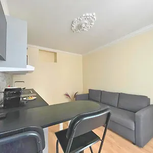 https://10-min-du-square-des-batignolles-lit-double.fr-paris.fr